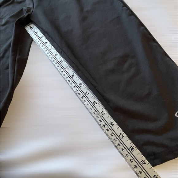 ๐3/30 - Game Time cropped leggings (L) - Picture 7 of 11